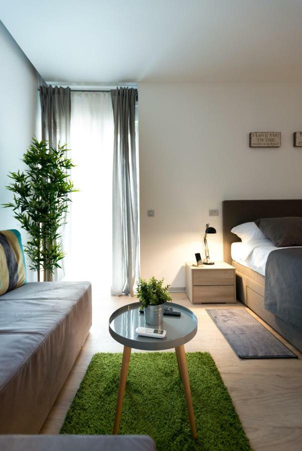 H4U Smart Deluxe Apartment ซาเกร็บ ภายนอก รูปภาพ